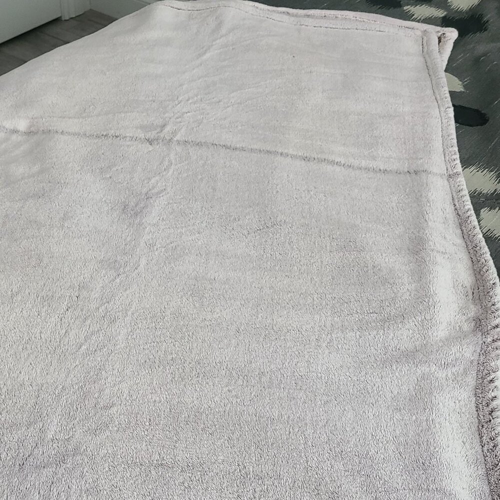 Light Purple Throw - Picture 4 of 4
